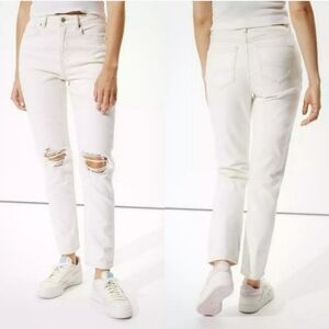 💖 2/$30 American Eagle mom high waist white distressed jeans plus 24